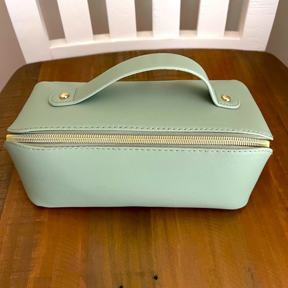 Nutrimetics “the Everything” 2 Cosmetic Bags - Picture 8 of 9